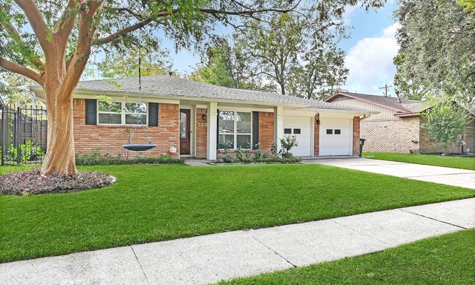 Garden Oaks Casa | Pet Friendly Home in Garden Oaks/Forest Oak area Lrg 4 Bedroom Home