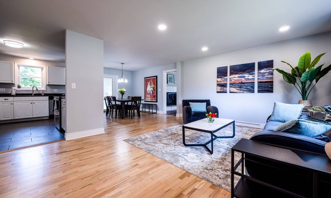 Benton Harbor Casa | Pet-friendly home near Lake Michigan with fenced in back yard