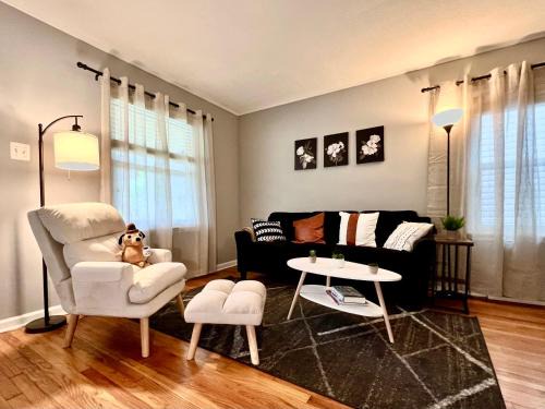 Royal Oak Casa | Pet Friendly Home w Backyard in Royal Oak