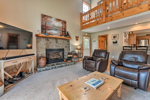 Maggie Valley Casa | Pet-Friendly Home with Deck and Mountain Views!