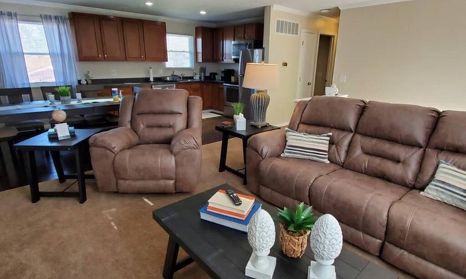 Otterbien Home Casa | Pet Friendly Home with Fenced in Yard