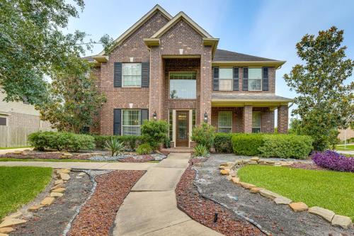 Iowa Colony Casa | Pet-Friendly Home with Patio and Yard in Rosharon