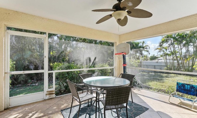 Mariner Casa | Pet-Friendly Home with Backyard in Cape Coral!