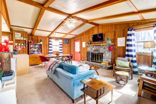 Gouldsboro Casa | Pet-Friendly Home with Deck at Big Bass Lake!