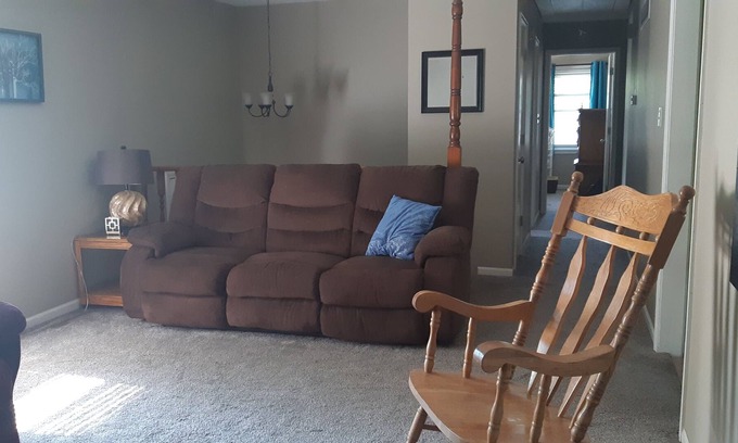 Lee's Summit Casa | Pet-friendly House with a Beautiful Yard