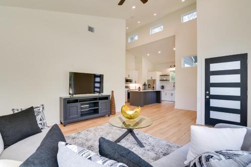 Northside Casa | Pet-Friendly Houston Home about 3 Mi to Downtown!