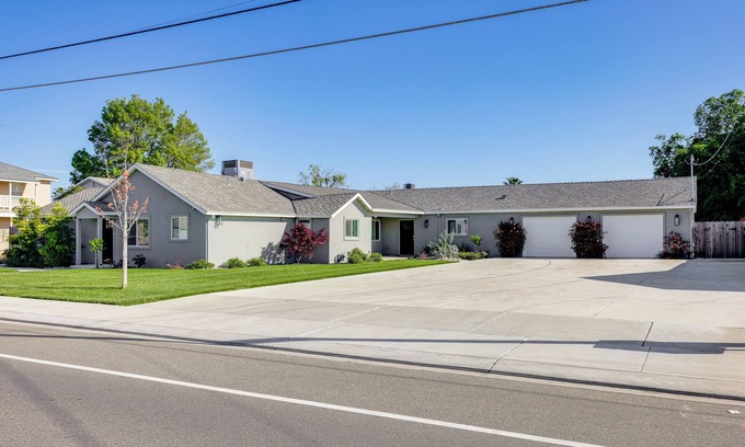 Hughson Casa | Pet-Friendly Hughson Getaway, 9 Mi to Modesto!