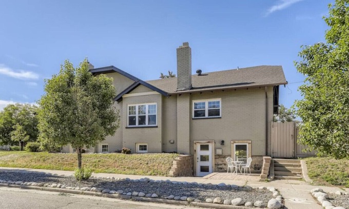 Cole Condominio | Pet Friendly I Remodeled I Near RiNo | Sleeps 7