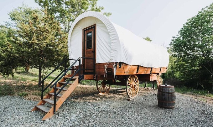 Penn Yan Casa | Pet Friendly Keuka Wagon