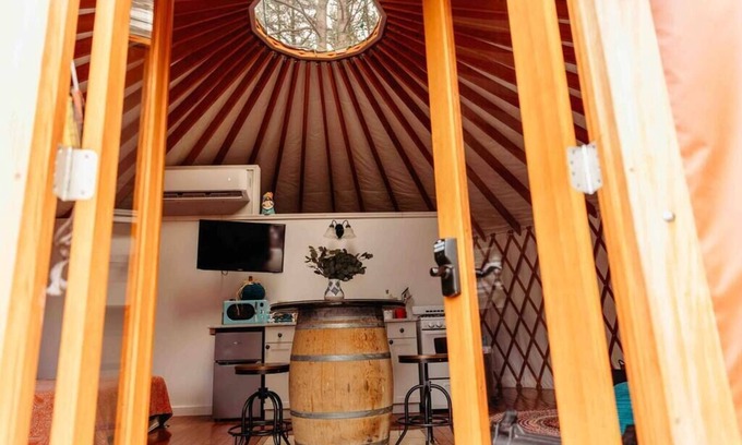 Penn Yan Casa | Pet Friendly Keuka Yurt