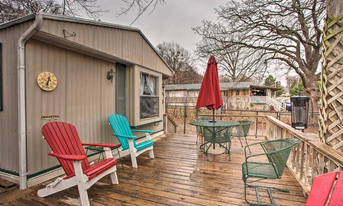 Kingston Casa | Pet Friendly Kingston Home with Deck and Fire Pit