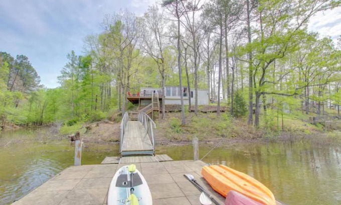 Crane Hill Casa | Pet Friendly! Lakefront-4 bed, 2 bath house on Smith Lake- Crooked Creek Retreat