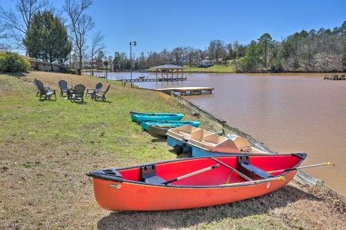 Waterloo Casa | Pet-Friendly Lakefront Retreat with Deck and Dock
