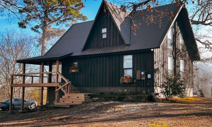 Ferndale Cabina | Pet friendly, large family A frame lodge on 3 secluded acres minutes to I430