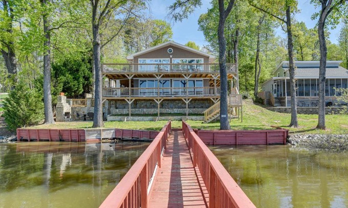 Southmont Casa | Pet-Friendly Lexington Vacation Rental on Lake!