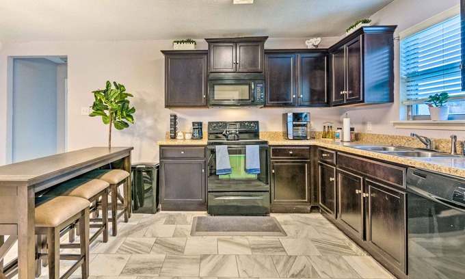 Little Rock Cabaña | Pet-friendly Little Rock Home ~ 8 Mi to Dtwn!
