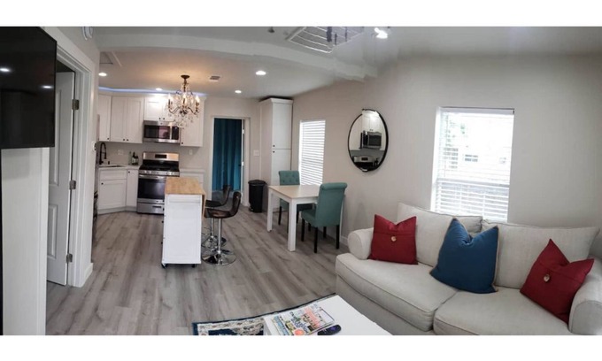 St. Johns Casa | Pet Friendly Little White House