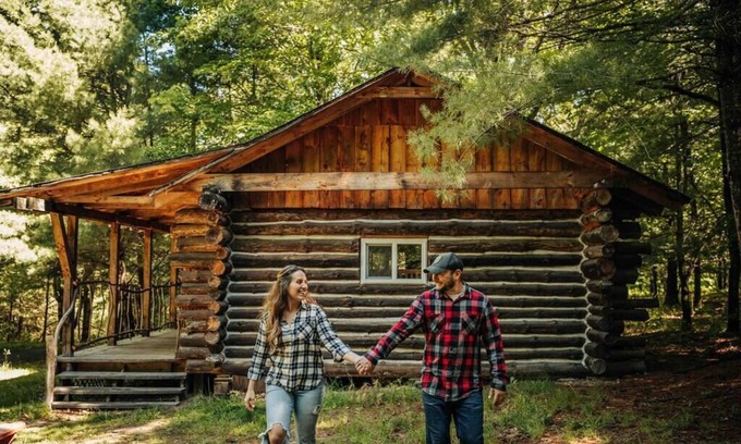 Penn Yan Casa | Pet Friendly Log Cabin