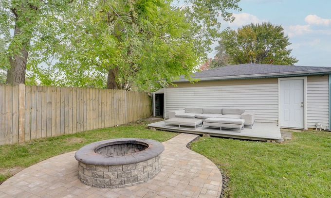 Lorain Casa | Pet-Friendly Lorain Retreat w/ Fenced Yard!