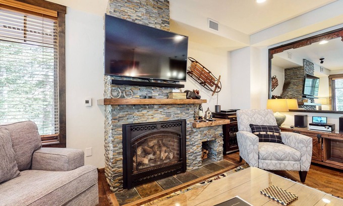 Woodwinds Casa | Pet-Friendly Luxury, On Golf Course. Gas Grill, Private Hot tub, Quiet