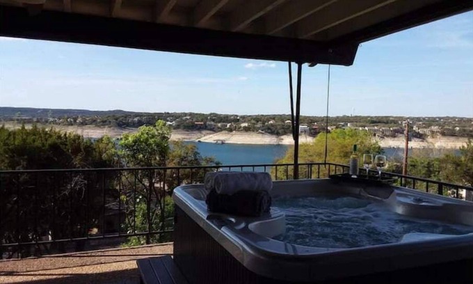 Lakeway Casa | Pet Friendly- Luxury home- Amazing Views-Lake Travis-25min Downtown Austin