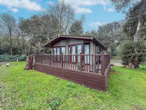 Corton Otro | Pet Friendly, Luxury Lodge With Decking In Suffolk Near The Beach Ref 32108A