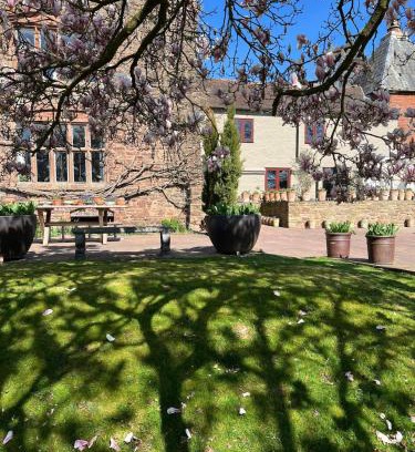 Ledbury Casa | Pet Friendly Manor House Hop Kiln