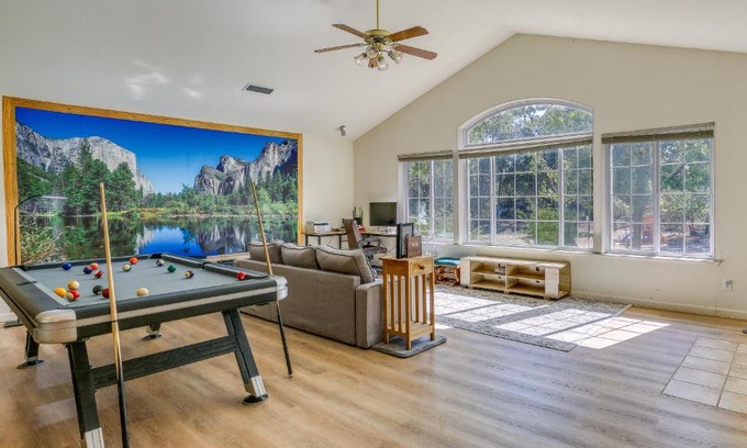 Mariposa Casa | Pet Friendly Mariposa Retreat with Spacious Patio!