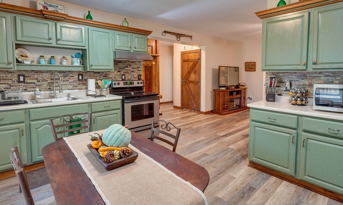 Bloomingburg Casa | Pet-Friendly Mid-Hudson Getaway w/ Fire Pit!