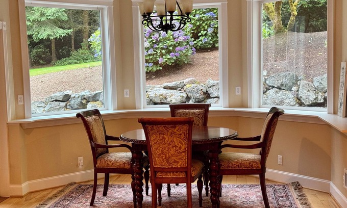 North Creek Apartamento | Pet-friendly MIL apartment with fenced play area for dogs in quiet neighborhood