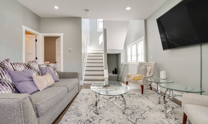 Southwest Minneapolis Casa | Pet-Friendly Minneapolis Home ~ 6 Mi to Dtwn!