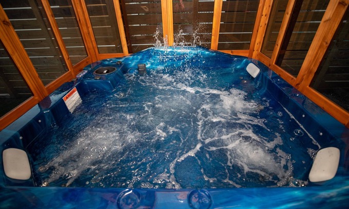 Colonialtown South Casa | Pet Friendly Modern Zen Studio Retreat W/ Hot Tub! Home by RedAwning
