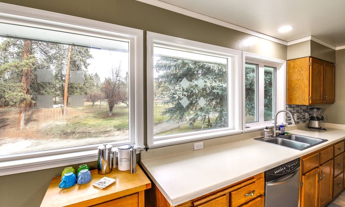 Stevensville Cabaña | Pet-friendly Montana Abode w/ Balcony & Fireplace!