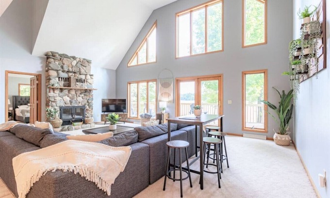Mosinee Casa | Pet-Friendly Mosinee Retreat w/ Private Dock!