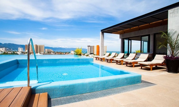 Díaz Ordaz Condominio | Pet Friendly New Condo In Versalles that Sleeps 4 with Rooftop Pool