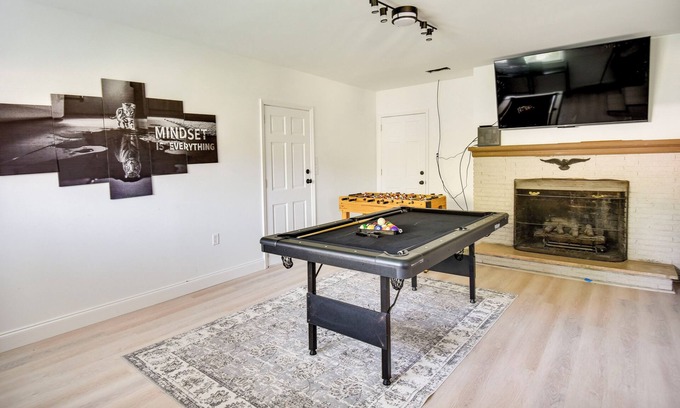 Norfolk - Virginia Beach Cabaña | Pet-friendly Norfolk Retreat ~ 7 Mi to Beach!