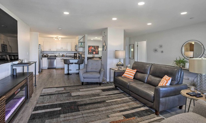 Downtown Omaha Apartamento | Pet-friendly Omaha Condo w/ Balcony & Views!