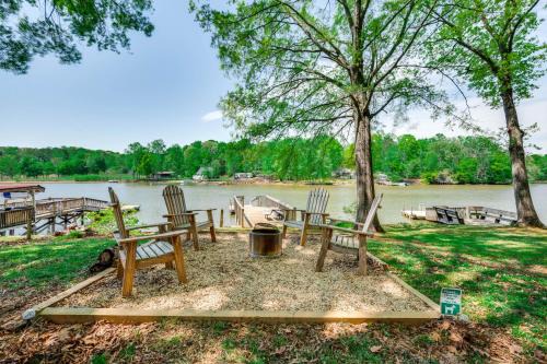 Southmont Casa | Pet-Friendly Paradise with Private Dock in Lexington
