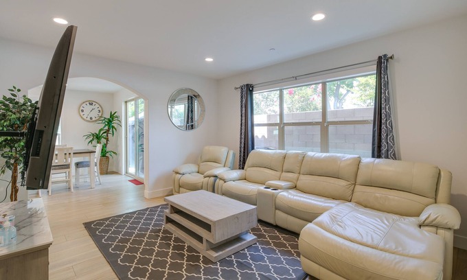 Paramount Casa | Pet-Friendly Paramount Home, 16 Mi to Los Angeles!