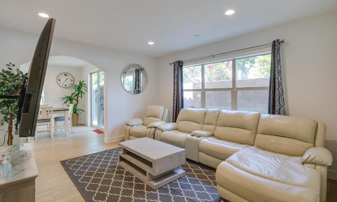 Paramount Casa | Pet-Friendly Paramount Home, 16 Mi to Los Angeles!