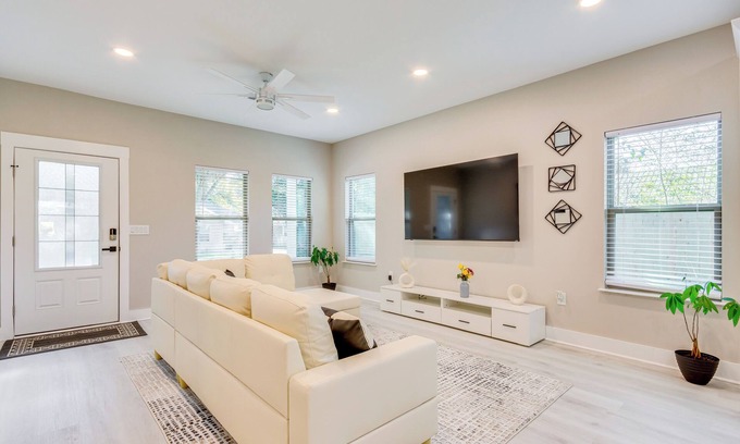 Ensley Casa | Pet-Friendly Pensacola Home: Central Location