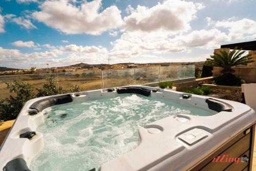 Birbuba Apartamento | Pet Friendly Penthouse, Rooftop Jacuzzi with Views