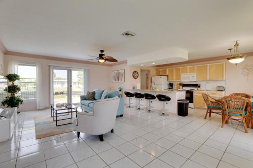 Port Charlotte - Charlotte Harbor Casa | Pet-Friendly Port Charlotte Home with Canal Access!