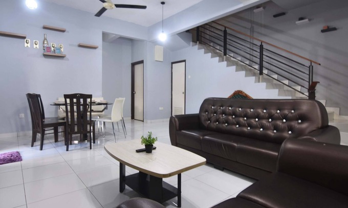 Tebrau Casa | Pet-Friendly Private Pool Retreat Home