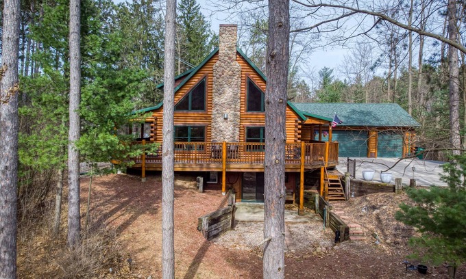 Waupaca Cabina | Pet friendly, Private Lot - Great for Families and Groups!
