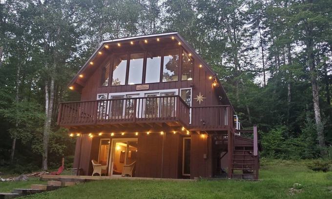 Campton Casa | Pet-Friendly Private Vacation Home in the White Mountains (SH70C)