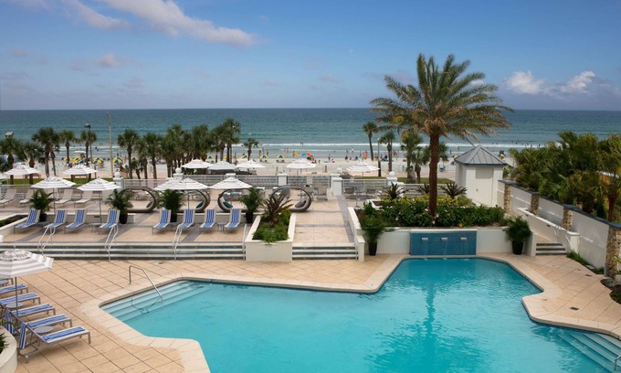 Brush - Stewarts Apartamento | Pet-friendly Property with Outdoor Pool, Walk to Daytona Beach!