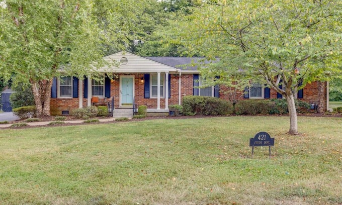 Franklin Casa | Figuers Bungalow: 2 bd ,1 bath, central location