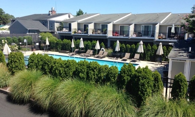 Country Club Estates Condominio | Affordable Family Vacation 2BR Sleeps 6 Downtown Rehoboth Beach Townhome!