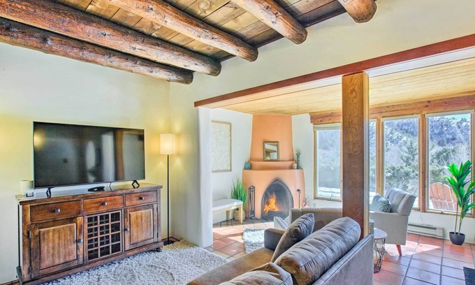 Arroyo Seco Apartamento | Pet-friendly Rental ~ 8 Mi to Taos Ski Valley